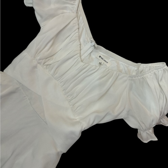 🎉 HP 🎉 EUC @Balance by Francesca’s Vimmi White Satin Tiered Romper Size Small - Picture 7 of 10